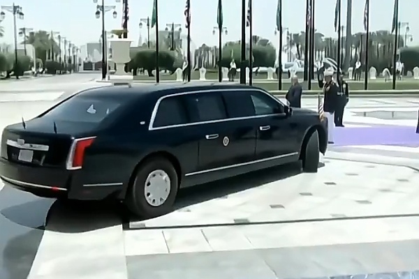 Watch : Saudi Royal Guard On Horses Escorts US President’s Armored Beast To The Royal Court - autojosh 
