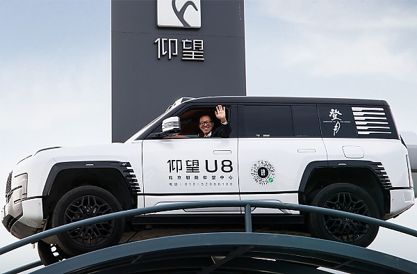 BYD’s Yangwang 10,000th Milestone Vehicle, The U8 SUV, Delivered To The “Richest Teacher In China” - autojosh 