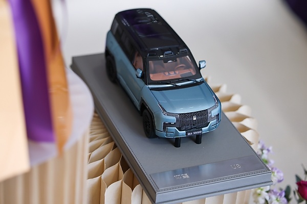 BYD’s Yangwang 10,000th Milestone Vehicle, The U8 SUV, Delivered To The “Richest Teacher In China” - autojosh 