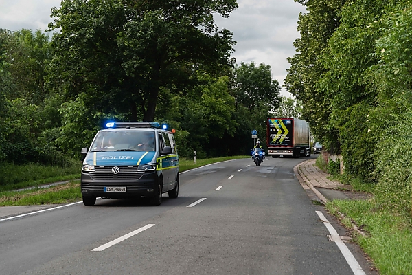 Mercedes-Benz eActros 600 Truck Reverses For 124.7-km, 6Hrs 22 Minutes To Set A New Guinness World Record - autojosh 