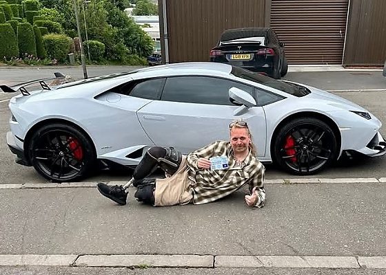 Lamborghini Owner Accused Of Parking On A ‘Disabled Spot’ Turns Out To Be A Double Amputee - autojosh