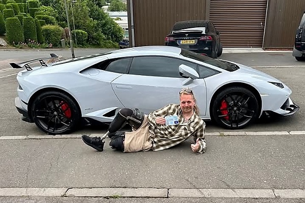 Lamborghini Owner Accused Of Parking On A ‘Disabled Spot’ Turns Out To Be A Double Amputee - autojosh