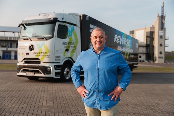 Mercedes-Benz eActros 600 Truck Reverses For 124.7-km, 6Hrs 22 Minutes To Set A New Guinness World Record - autojosh 