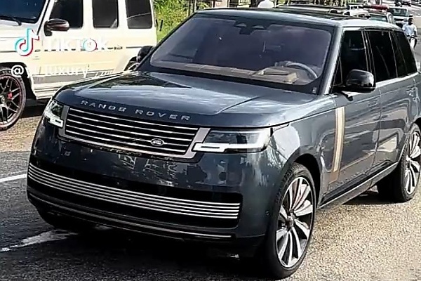 Moment Nigerian Pastor Stopped His Range Rover, Flashed A Gun To A Luxury Car Spotter Filling His N500M SUV - autojosh 