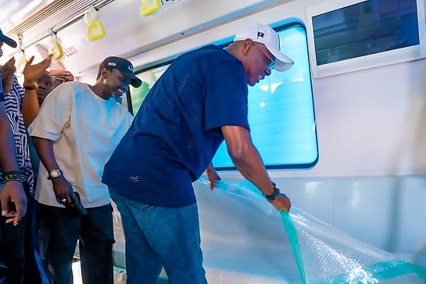 Sanwo-Olu Unveils Three Train Sets For Lagos Blue Line, Credits Tinubu’s Crucial Support - autojosh 