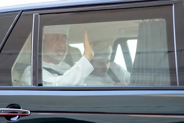Check Out The Convoy Of Red Customized Lexus SUVs Surrounding Sultan Of Oman’s Bentley Arnage - autojosh 