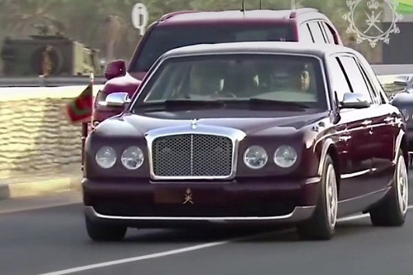 Check Out The Convoy Of Red Customized Lexus SUVs Surrounding Sultan Of Oman’s Bentley Arnage - autojosh 