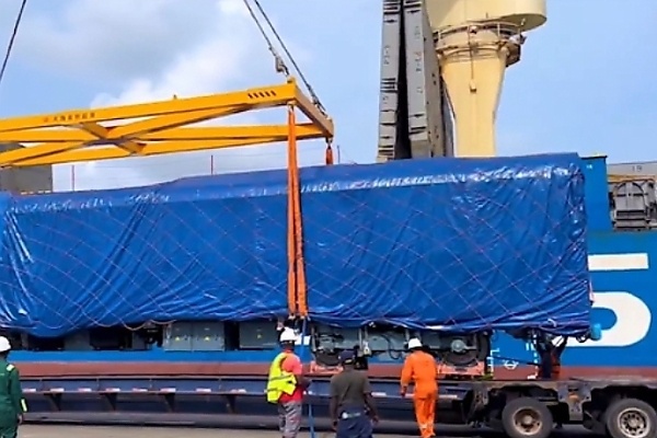 ‘Shorter Wait Times’ : Sanwo-Olu Announces The Delivery Of Three Train Sets For Lagos Blue Line - autojosh 
