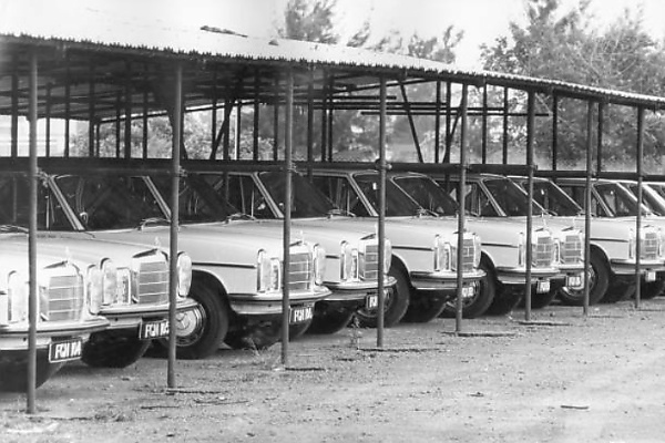 Throwback To 1974 : Row Of Mercedes-Benz Cars Fitted With “FGN” Plate Owned By Nigerian Government - autojosh
