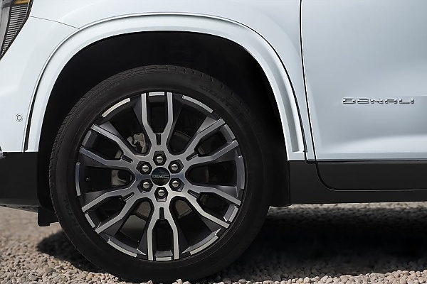 2026 GMC Acadia Mid-size SUV Receives Top-of-the-line Denali Ultimate Trim - autojosh 