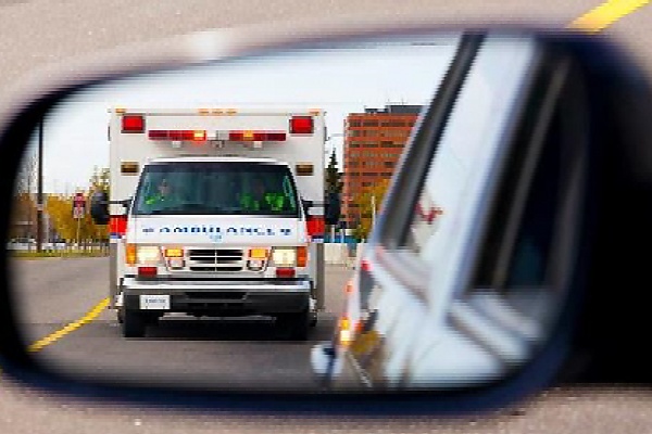 Why “AMBULANCE” Is Spelled Backwards Like “ƎƆИA⅃UᗺMA” In The Front Of Some Emergency Vehicles - autojosh 