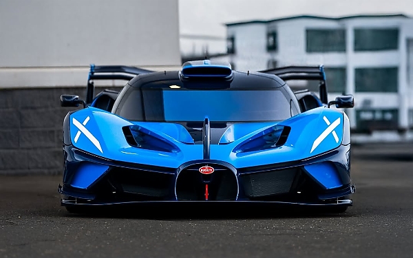 Bugatti Shows Side-by-side Comparison Between Two Variants Of Track-only Bolide Hypercar - autojosh 