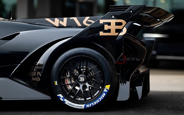 Bugatti Shows Side-by-side Comparison Between Two Variants Of Track-only Bolide Hypercar - autojosh 