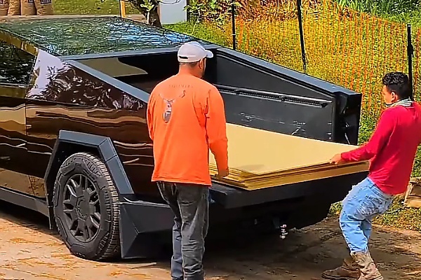 Almost A Year In, Eldee Didn’t Regret Buying His Futuristic Tesla Cybertruck - autojosh 