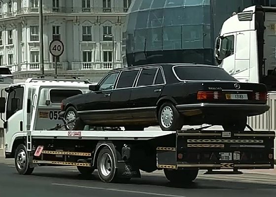 Today’s Photos : Mercedes-Benz 1000SEL Limousine Spotted On A Hauler Trailer - autojosh
