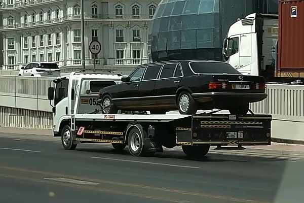 Today’s Photos : Mercedes-Benz 1000SEL Limousine Spotted On A Hauler Trailer - autojosh 