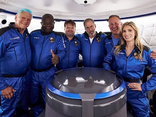 US-based Nigerian Paid N461 Million For A 10-Minutes Trip To Space Aboard Jeff Bezos’ Blue Origin’s New Shepard - autojosh 