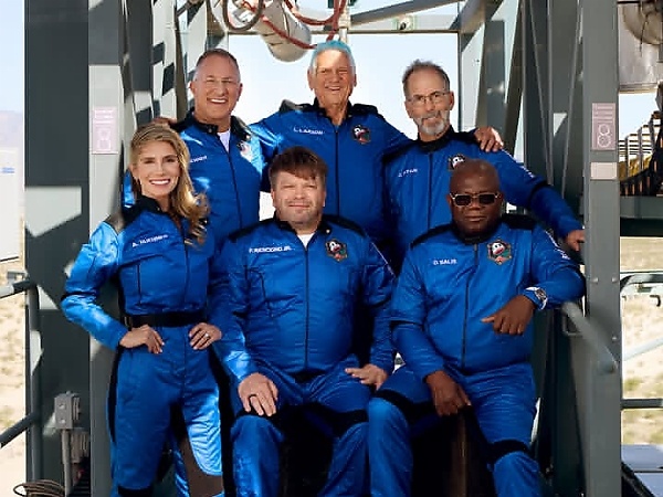 US-based Nigerian Paid N461 Million For A 10-Minutes Trip To Space Aboard Jeff Bezos’ Blue Origin’s New Shepard - autojosh 