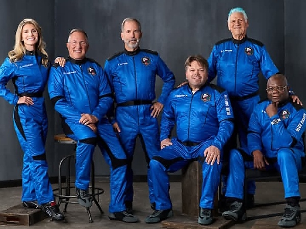 US-based Nigerian Paid N461 Million For A 10-Minutes Trip To Space Aboard Jeff Bezos’ Blue Origin’s New Shepard - autojosh 