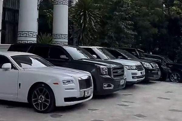 Eleganza : Inside Billionaire Okoya’s Garage, Featuring Rolls-Royces, Including Silver Cloud And Cullinan - autojosh 