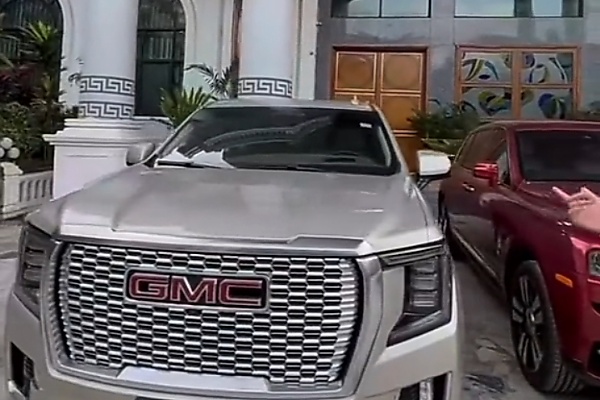 Eleganza : Inside Billionaire Okoya’s Garage, Featuring Rolls-Royces, Including Silver Cloud And Cullinan - autojosh 