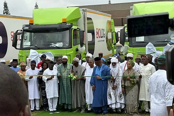 Sanwo-Olu Unveils 150 CNG Trucks To Boost Food Logistics, Says They Can Travel To All Parts Of The Country On Full Tank - autojosh 