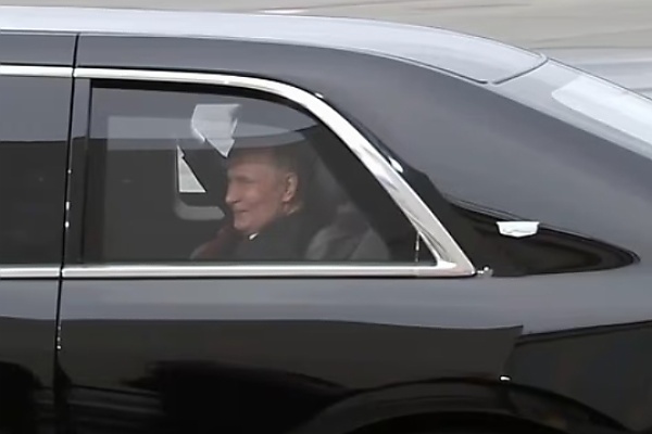 Alaska Summit : Vladimir Putin Shares A Ride With Trump In The Armored Beast - autojosh 