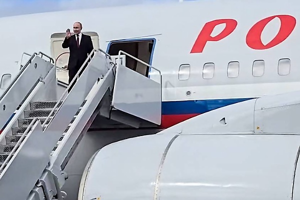 Alaska Summit : Vladimir Putin Shares A Ride With Trump In The Armored Beast - autojosh 
