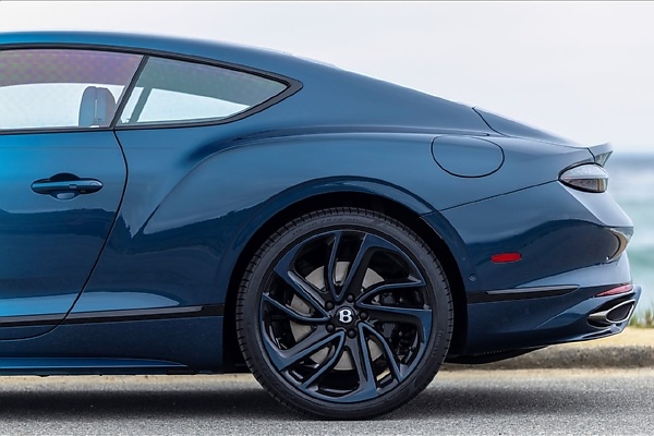 Bentley Introduces Fading ‘Ombre by Mulliner’ Paint Offering That Requires Over 56 Hours To Apply - autojosh 