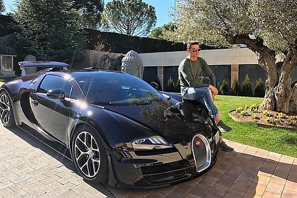 Now Restored : Cristiano Ronaldo Seen Driving His $2.2M Bugatti Veyron, Three Years After Crash - autojosh 