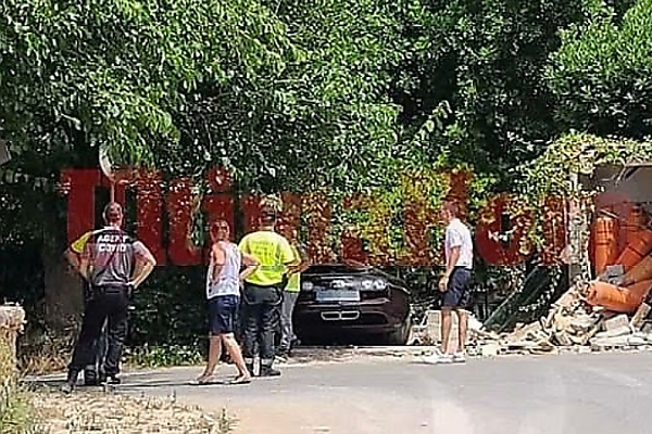 Now Restored : Cristiano Ronaldo Seen Driving His $2.2M Bugatti Veyron, Three Years After Crash - autojosh 