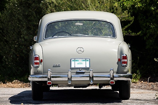 Classic 1950s Mercedes-Benz 180 ‘Ponton’ Spotted Cruising Majestically On The Nigerian Road - autojosh 