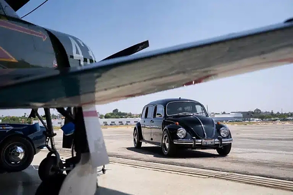Rollswagen : 1969 VW Beetle Limousine Fetches $335,000 At Auction - autojosh 