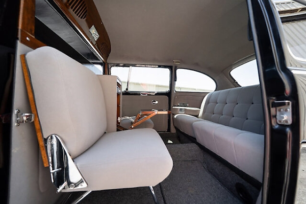Rollswagen : 1969 VW Beetle Limousine Fetches $335,000 At Auction - autojosh 