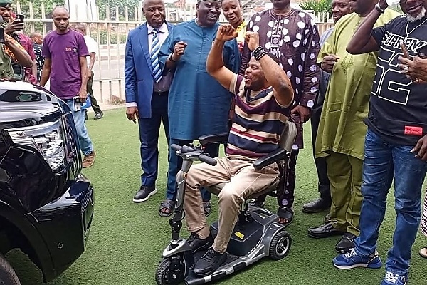 Gov. Seyi Makinde Gifts Brand New GWM Tank 500 SUV To Yinka Ayefele After Fresh FM Inferno - autojosh 