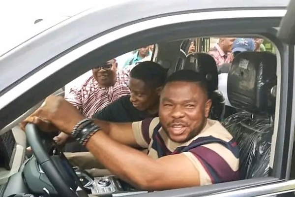Gov. Seyi Makinde Gifts Brand New GWM Tank 500 SUV To Yinka Ayefele After Fresh FM Inferno - autojosh 