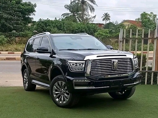 Gov. Seyi Makinde Gifts Brand New GWM Tank 500 SUV To Yinka Ayefele After Fresh FM Inferno - autojosh 