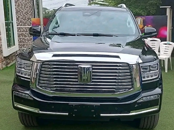 Gov. Seyi Makinde Gifts Brand New GWM Tank 500 SUV To Yinka Ayefele After Fresh FM Inferno - autojosh 