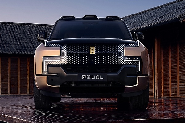 Yangwang U8L Dingshi Edition With 24K Gold Badges Wants To Steal Cullinan’s Customers, Starts At $181,000 - autojosh