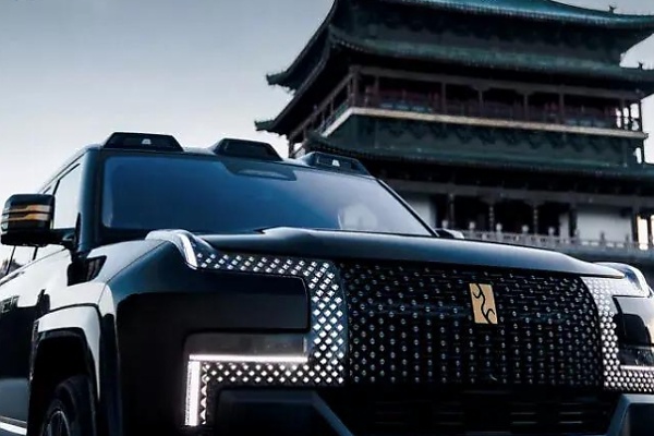 Yangwang U8L Dingshi Edition With 24K Gold Badges Wants To Steal Cullinan’s Customers, Starts At $181,000 - autojosh 