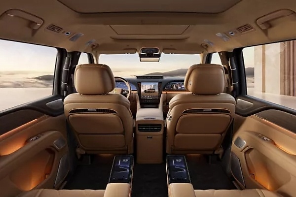 Yangwang U8L Dingshi Edition With 24K Gold Badges Wants To Steal Cullinan’s Customers, Starts At $181,000 - autojosh 
