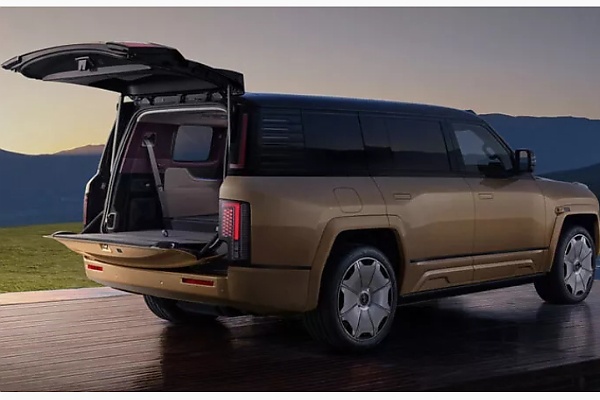 Yangwang U8L Dingshi Edition With 24K Gold Badges Wants To Steal Cullinan’s Customers, Starts At $181,000 - autojosh 