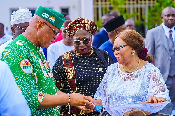 Akwa Ibom Governor Present Brand New Toyota Land Cruiser 300 SUVs To All Former Deputy Governors - autojosh 