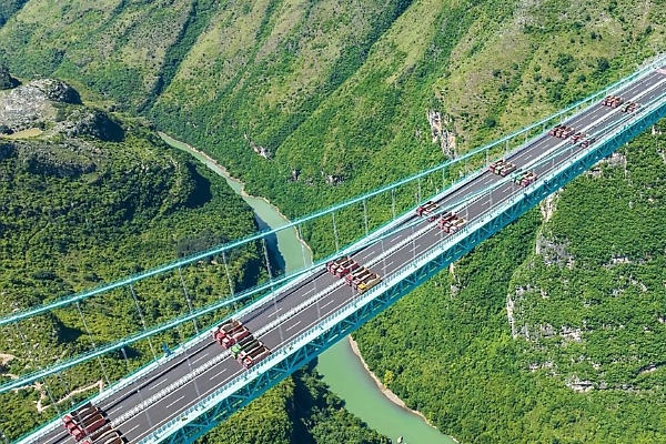 China Parked 96 Heavy-duty Trucks On The New ‘World’s Highest Bridge’ To Test Construction Quality - autojosh