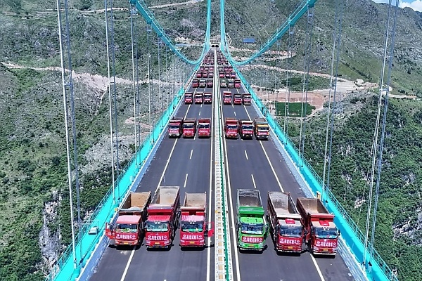 China Parked 96 Heavy-duty Trucks On The New ‘World’s Highest Bridge’ To Test Construction Quality - autojosh