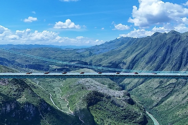 China Parked 96 Heavy-duty Trucks On The New ‘World’s Highest Bridge’ To Test Construction Quality - autojosh