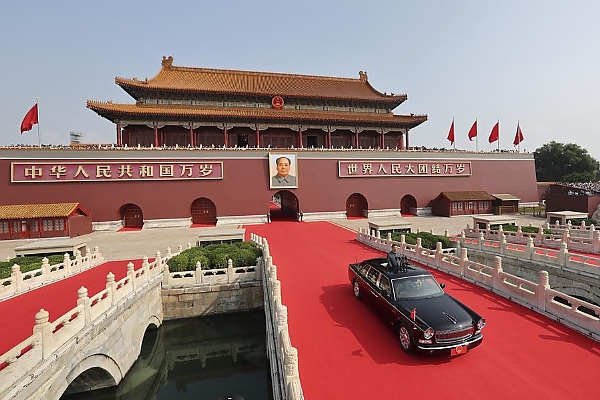 Chinese President Review Troops From The Roof Of Hongqi Limousine During 80th Victory Day Parade - autojosh 