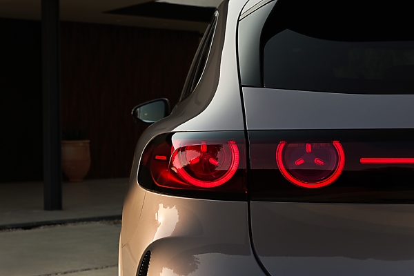 More Photos : Electric 2026 Mercedes-Benz GLC - autojosh 