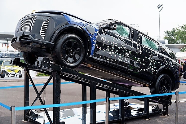 INKAS Unveils Lạc Hồng 900 LX, An Electric Armored SUV That Can Withstand 400 Laser-guided Rounds - autojosh