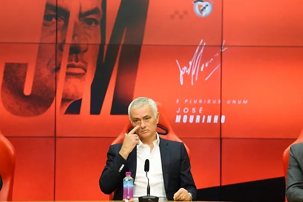 Moment Jose Mourinho Arrived For His Benfica Presentation In A Ferrari With A Police Escort - autojosh 